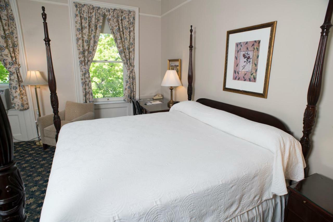 Luxury Room with One King Bed